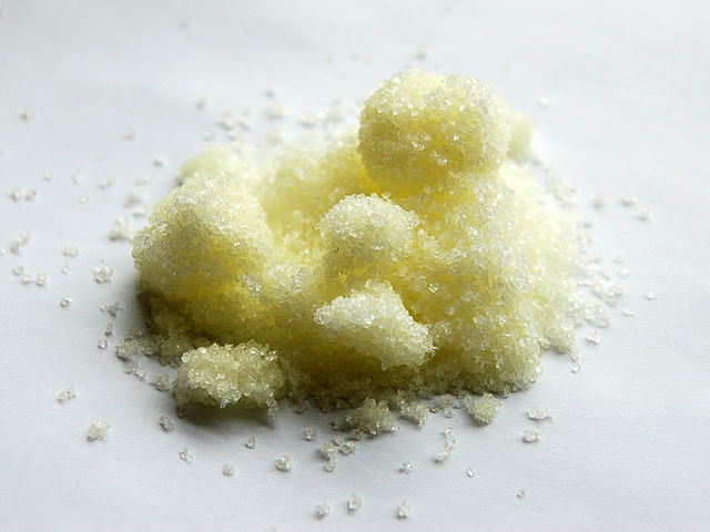 File:Aluminium-trichloride-hexahydrate-sample.jpg