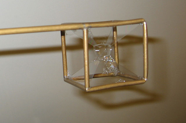 File:Povr&scaron;inska napetost milnica.jpg