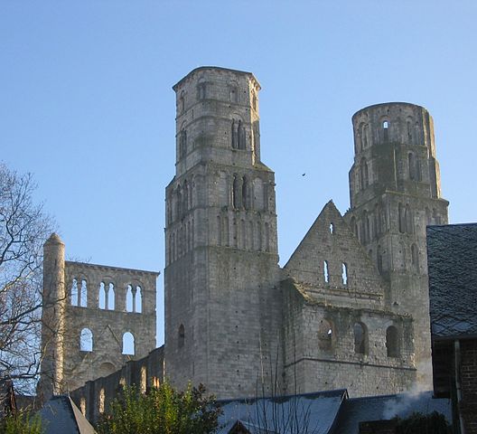 File:Jumièges.jpg
