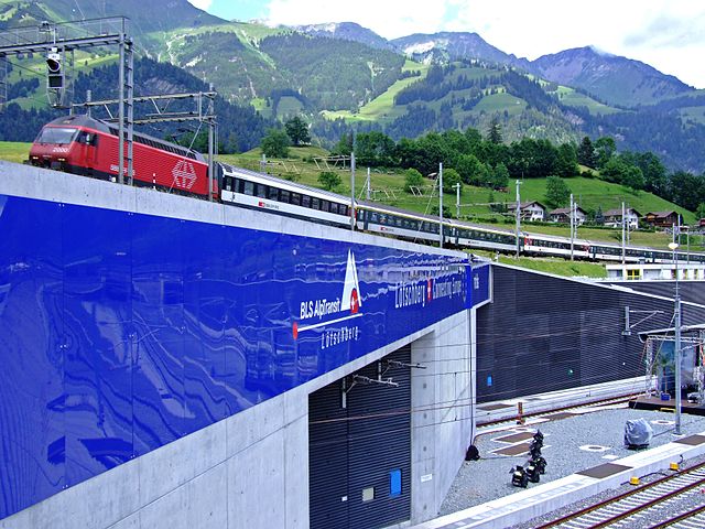 File:L&ouml;tschberg Tunnel.jpg