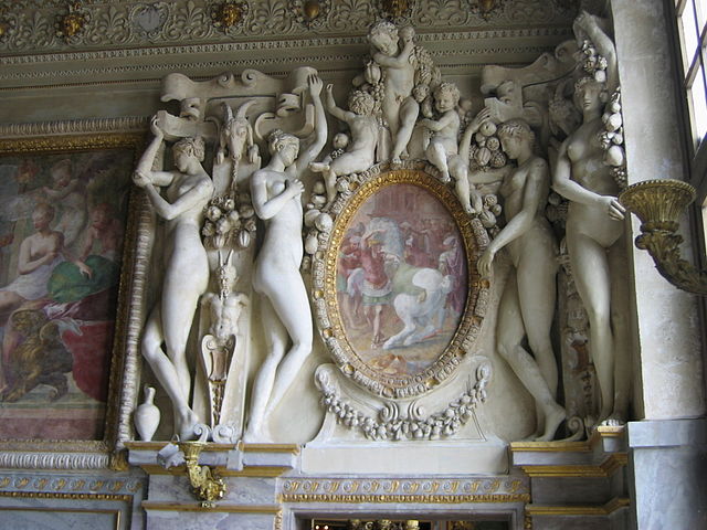 File:Fontainebleau escalier roi.jpg