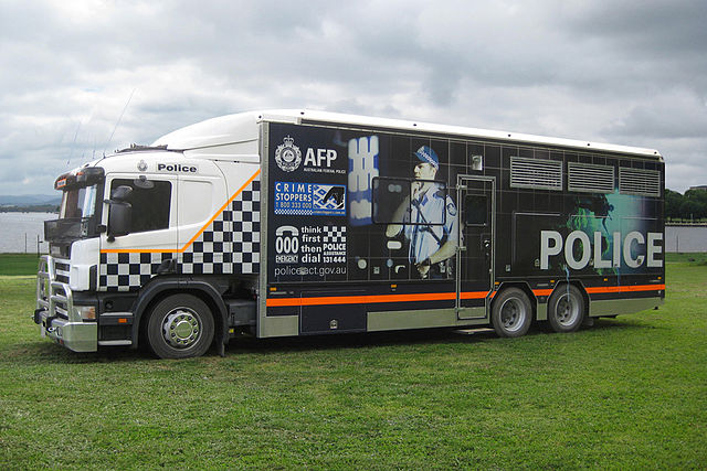 File:AFP-ACTPol truck-Scania P94.jpg