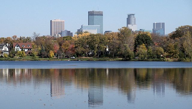 File:Minneapolis and Lake of the Isles 7.jpg