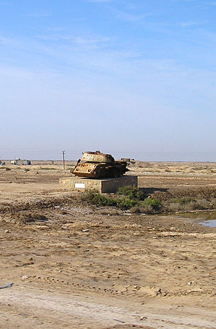 File:Exploded tank, remains in Abadan as symbol of Iran–Iraq War.jpg
