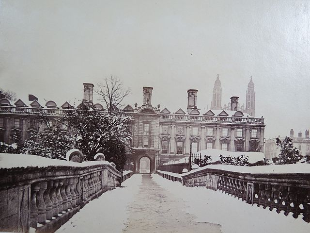 File:Cambridge University, Clare College in Winter.jpg