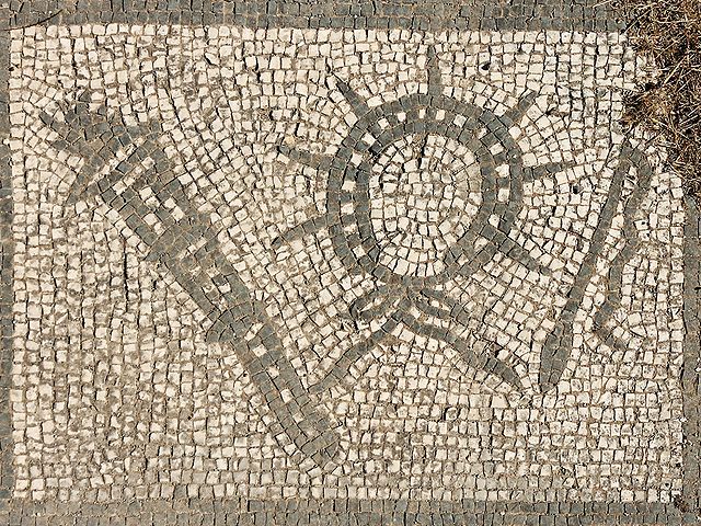 File:6th panel Mitreo di Felicissimus Ostia Antica 2006-09-08.jpg