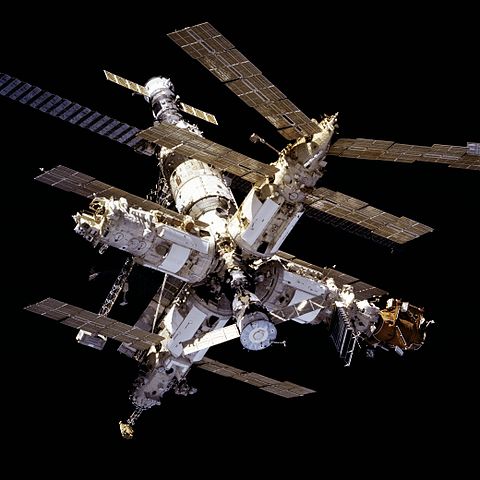File:Mir from STS-81.jpg