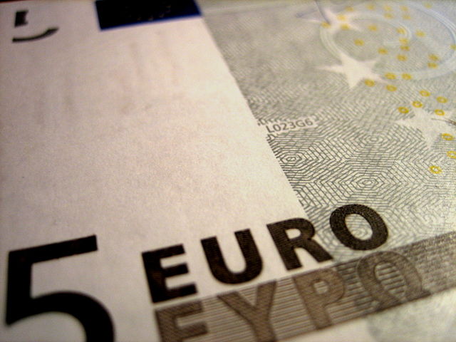 File:Euro note close 1.jpg