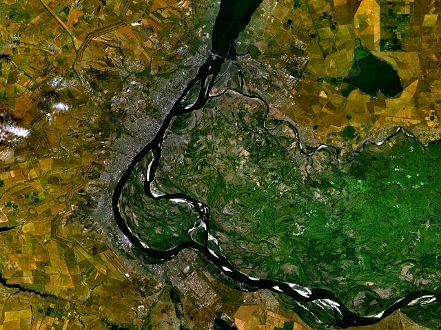 File:Volgograd 44.67670E 48.66724N.jpg