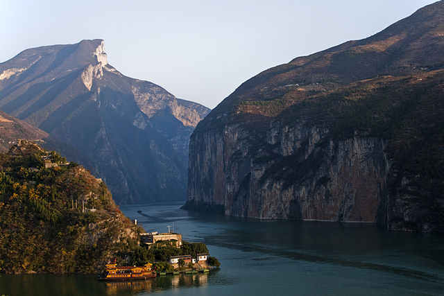 File:Qutang Gorge on Changjiang.jpg