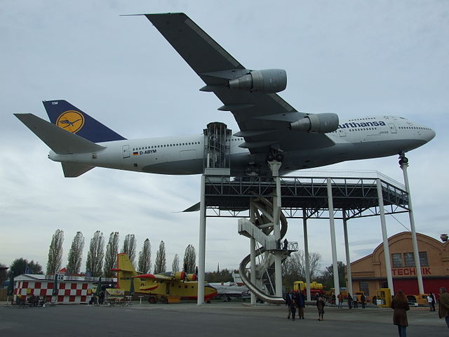 File:Boeing 747-230 Schleswig-Holstein 06.JPG