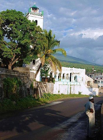 File:Moroni Mosque Photo by Sascha Grabow.jpg