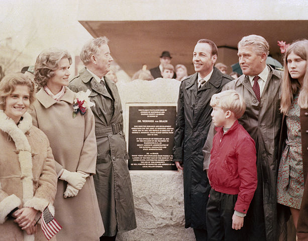 File:VonBraunFamily.jpg
