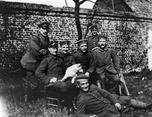 File:Bundesarchiv Bild 146-1974-082-44, Adolf Hitler im Ersten Weltkrieg.jpg
