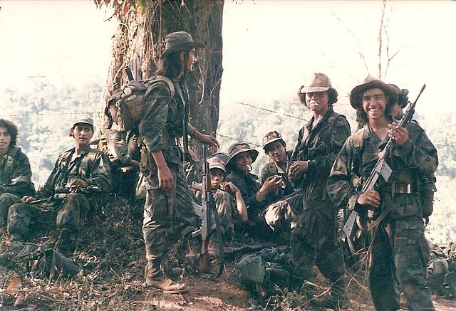 File:Smoke break el serrano 1987.jpg