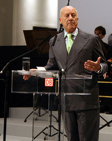 File:Norman Foster dresden 061110.jpg