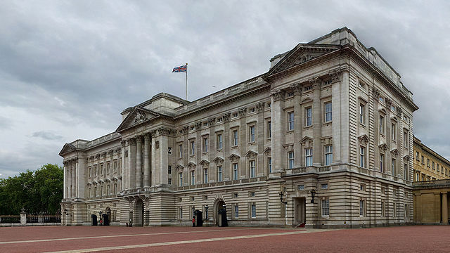 File:Buckingham Palace - May 2006.jpg