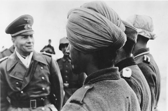 File:Bundesarchiv Bild 183-J16796, Rommel mit Soldaten der Legion 
