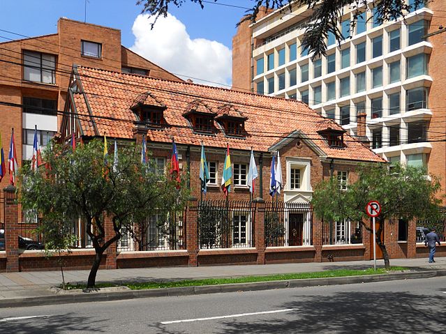 File:El Nogal Cra 76 con clle 9.JPG