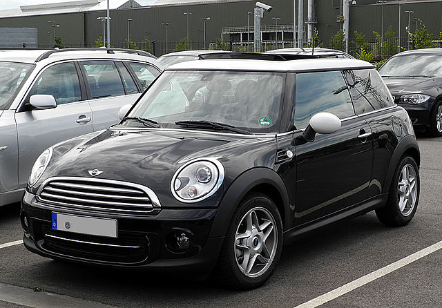 File:Mini Cooper (R56, Facelift) – Frontansicht (1), 17. Juli 2011, Düsseldorf.jpg