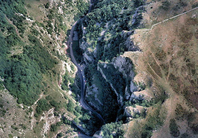 File:Cheddar gorge from aircraft arp.jpg