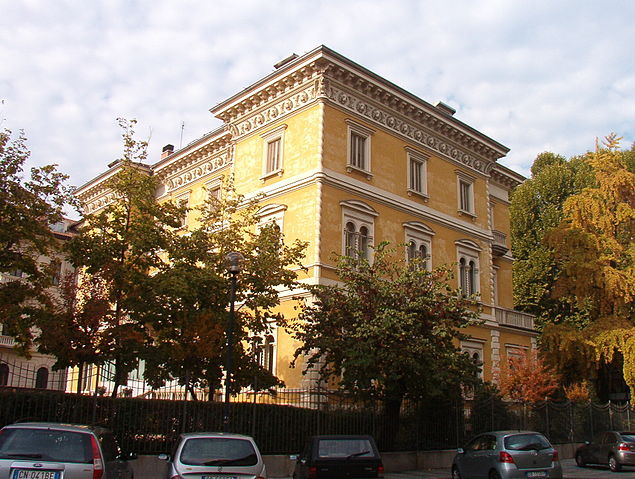 File:Tipica casa quartiere Crocetta.JPG