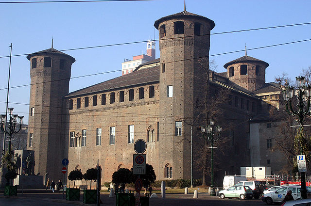 File:Palazzo madama retro.jpg