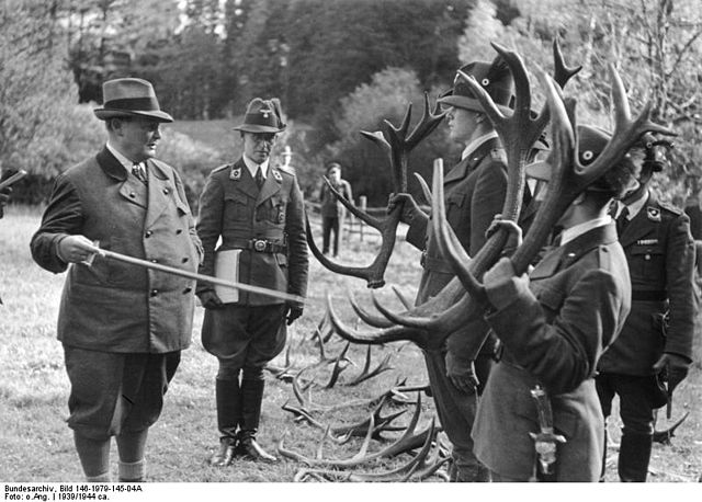 File:Bundesarchiv Bild 146-1979-145-04A, Hermann G&ouml;ring auf der Jagd.jpg