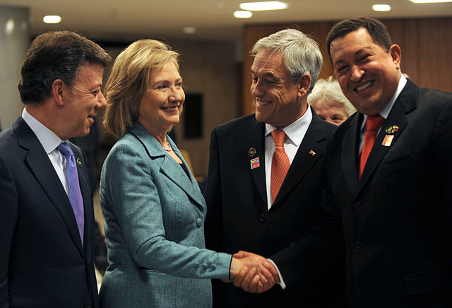 File:Santos Clinton Piñera Chavez.jpg