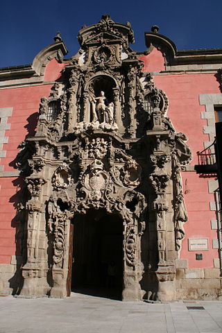 File:Portal barroco del Museo de Historia de Madrid.jpg