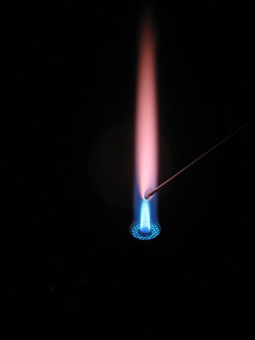 File:Die Flammenfärbung des Rubidium.jpg