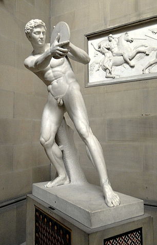 File:Discobole lan&ccedil;ant le disque-ChatsworthHouse.jpg