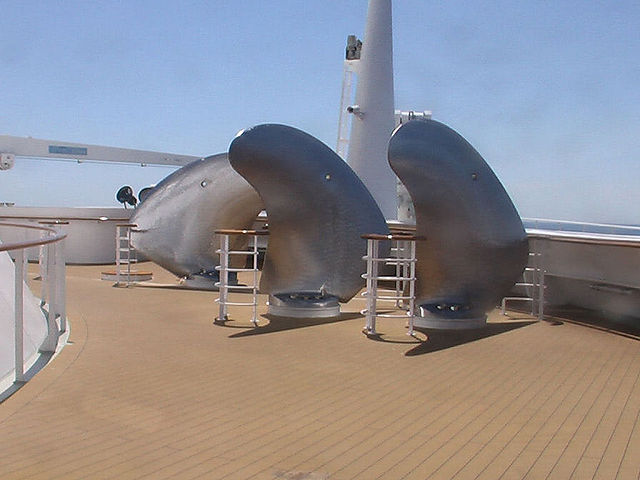 File:QM2-propeller-spares.jpg