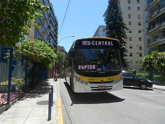 File:&Ocirc;nibus em Laranjeiras.jpg