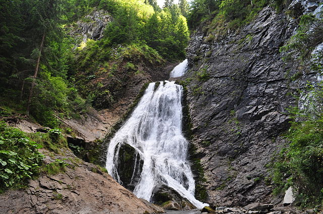 File:RO CJ Valul Miresii waterfall 8.jpg