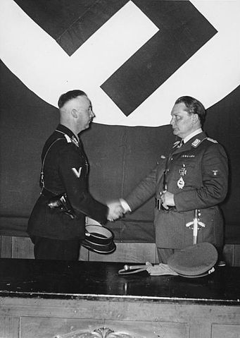 File:Bundesarchiv Bild 183-R96954, Berlin, Hermann Göring ernennt Himmler zum Leiter der Gestapo.jpg