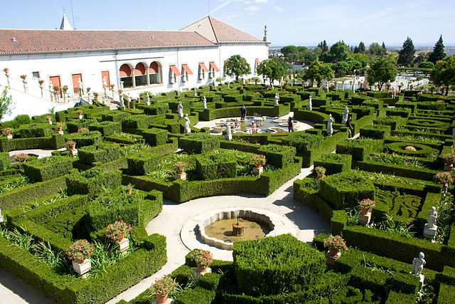 File:Jardim do Paço Episcopal.jpg