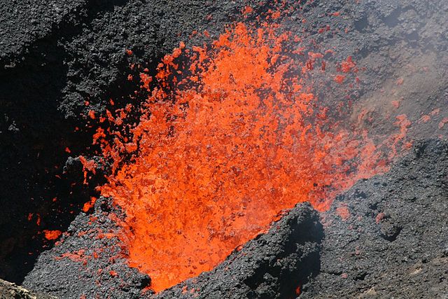 File:Villarrica lava fountain.jpg