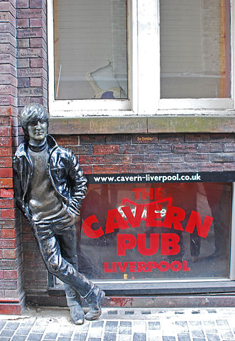 File:Lennon Statue, Liverpool.jpg