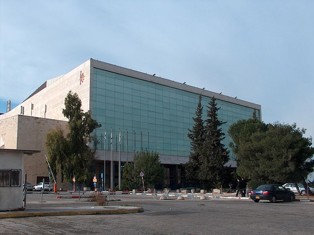 File:Binyanei-HaUmah.JPG
