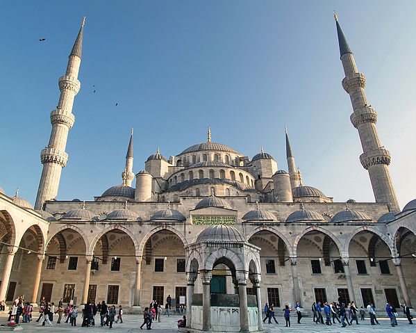 File:SultanAhmetMosqueCourtyard.jpg