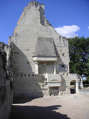 File:Grande salle château de Chinon.JPG