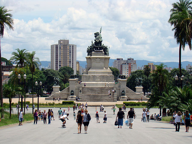 File:Monumento &agrave; Independ&ecirc;ncia.jpg