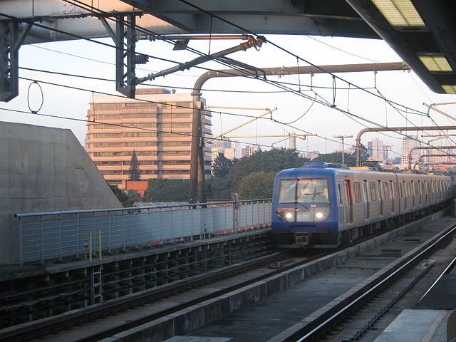File:Imagem trem chegando em Santo Amaro.jpg