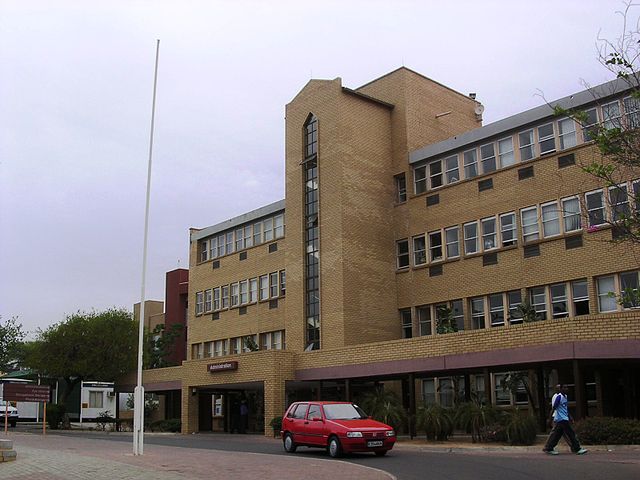 File:Princess Marina Hospital - Administration Building.jpg
