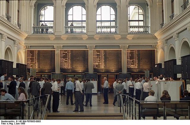 File:Bundesarchiv B 145 Bild-F078953-0003, Hamburg, Börse.jpg