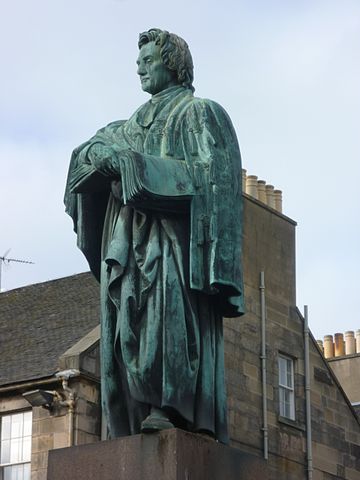 File:Thomas Chalmers statue, George Street Edinburgh.jpg