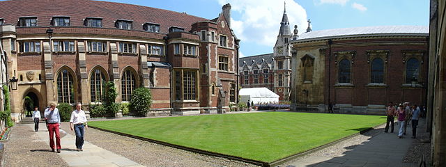 File:Panorama of Pembroke College Old Court 16-06-2009.jpg