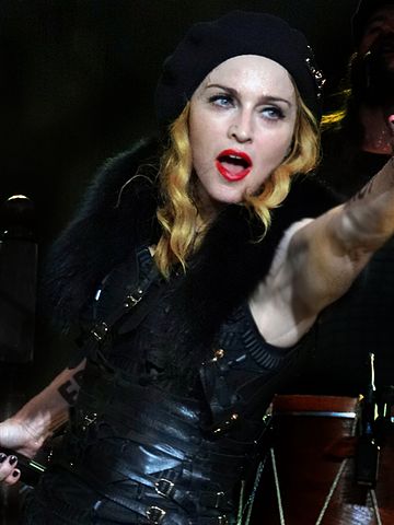 File:Madonna à Nice 17 edit.jpg