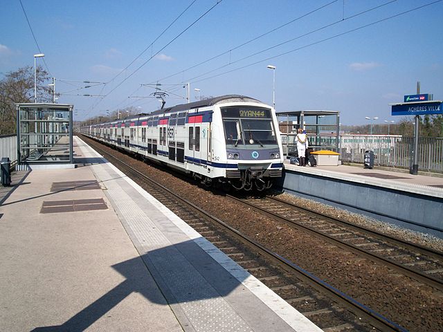 File:RER A - Gare Ach&egrave;resVille 21.JPG